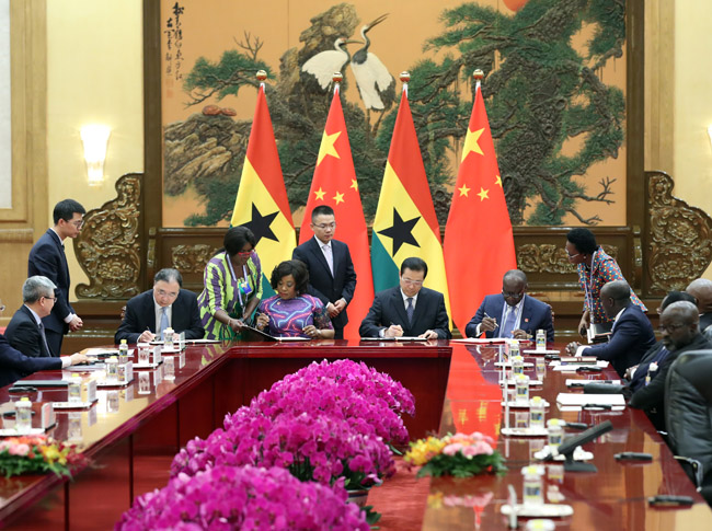中国信保王毅董事长在中加两国元首见证下与加纳财政部签署框架协议